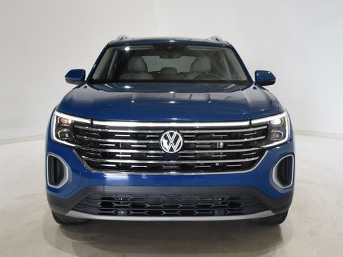 Used 2025 Volkswagen Atlas SEL AWD/4WD image 2