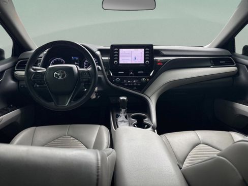 Used 2023 Toyota Camry SE image 11