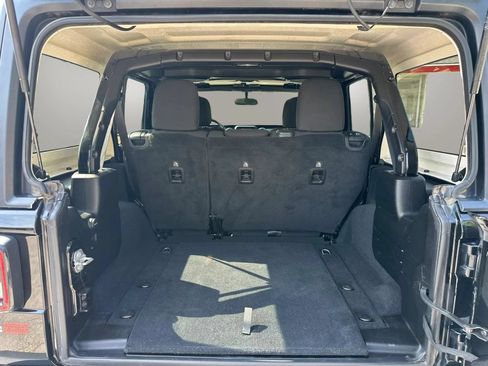 Used 2019 Jeep Wrangler Unlimited Sport S AWD/4WD image 15