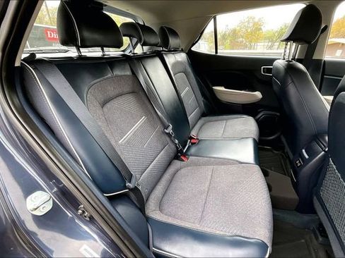 Used 2025 Hyundai Venue Limited image 20
