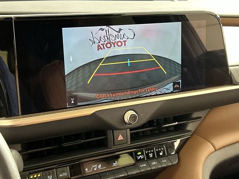 Used 2025 Toyota Crown Signia image 18