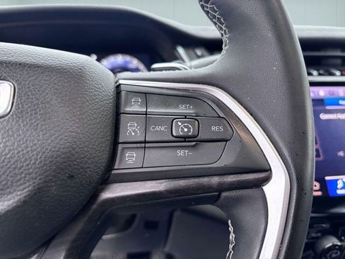 Used 2023 Jeep Grand Cherokee L Limited w/ Luxury Tech Group II image 19