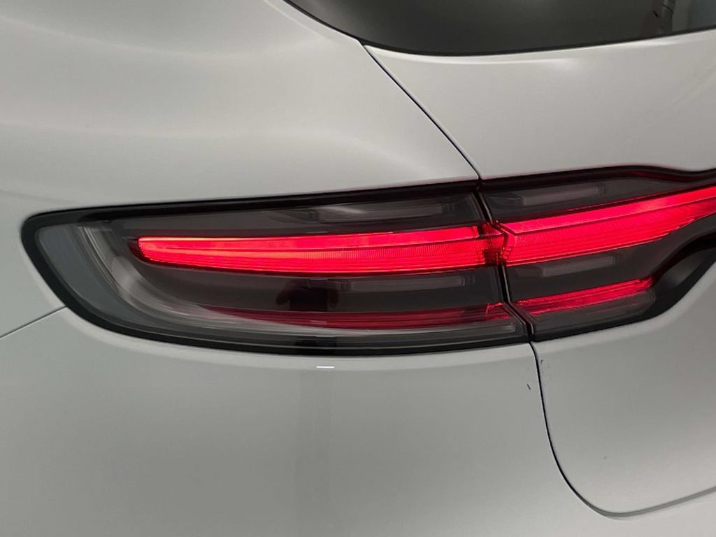 Certified 2026 Porsche Macan AWD/4WD image 16