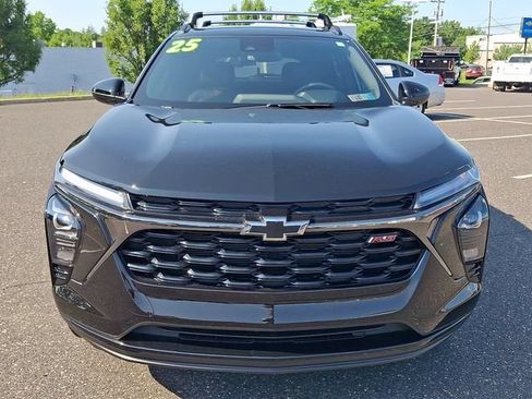 Certified 2025 Chevrolet Trax RS w/ Driver Confidence Package FWD image 2