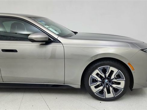 Used 2024 BMW 740i image 7