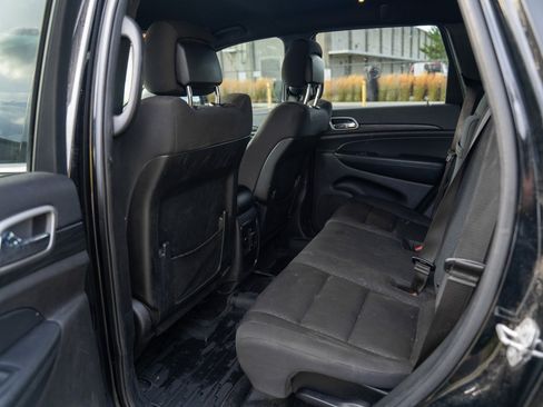 Used 2020 Jeep Grand Cherokee Laredo AWD/4WD image 19