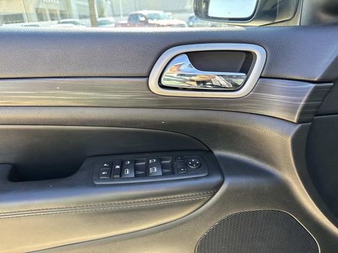 Used 2022 Jeep Grand Cherokee Laredo X image 13