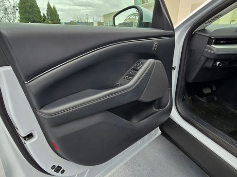 Used 2021 Ford Mustang Mach-E Select image 19