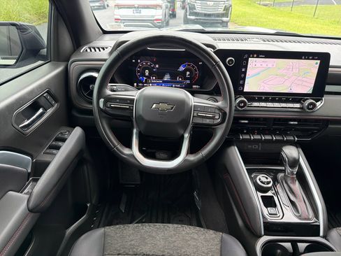 Used 2025 Chevrolet Colorado Z71 AWD/4WD image 15