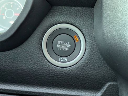 New 2026 RAM 1500 4x4 Crew Cab image 30