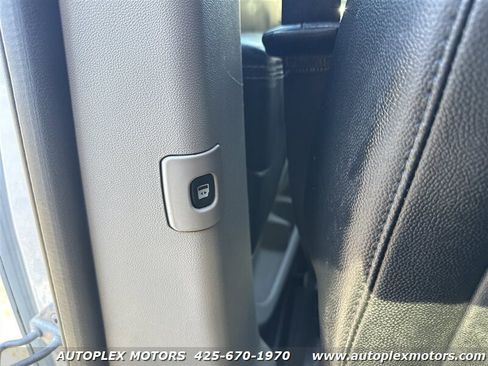 Used 2017 Dodge Grand Caravan SXT image 18