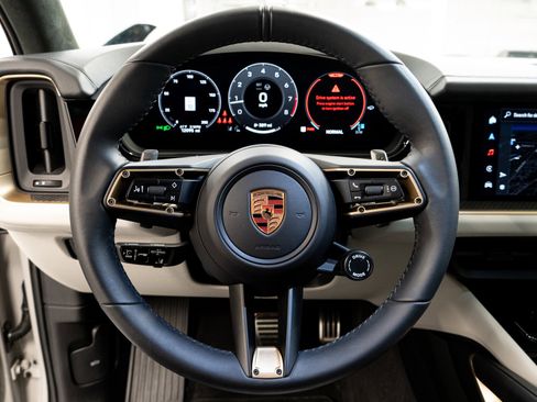 Used 2025 Porsche Cayenne GTS AWD/4WD image 17