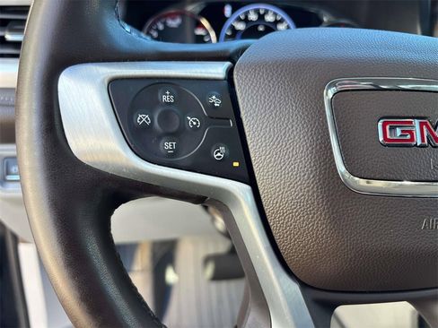Used 2023 GMC Acadia SLT w/ Technology Package image 21