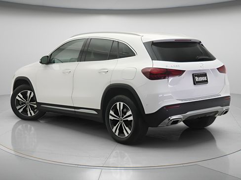 Certified 2025 Mercedes-Benz GLA 250 image 2