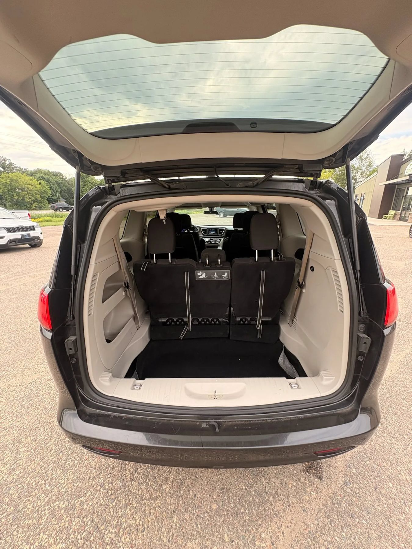 Used 2020 Chrysler Voyager LX w/ Cold Weather Group FWD image 33