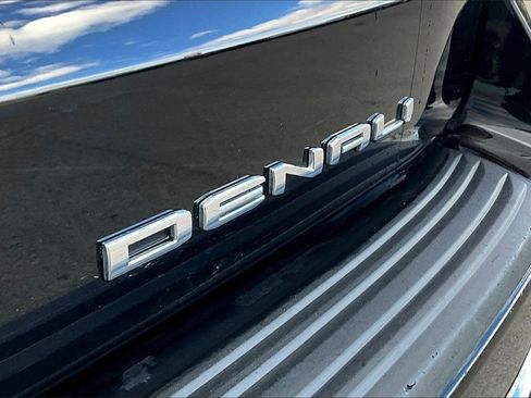 Used 2023 GMC Yukon XL Denali Ultimate image 8