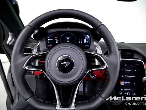 Used 2025 McLaren Artura Spider image 16