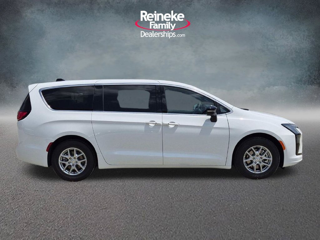 New 2027 Chrysler Pacifica Select w/ Family Tech Group FWD image 4