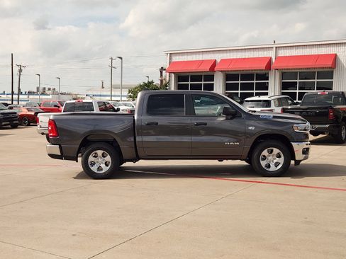 New 2026 RAM 1500 4x4 Crew Cab image 7