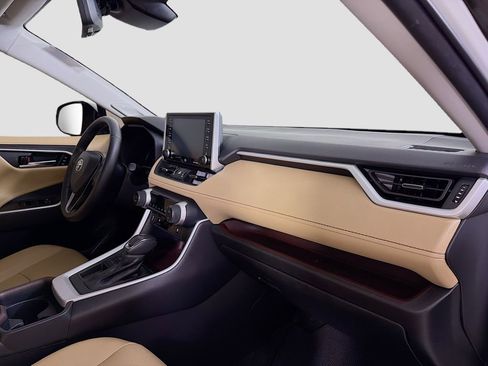 Used 2021 Toyota RAV4 Limited image 32