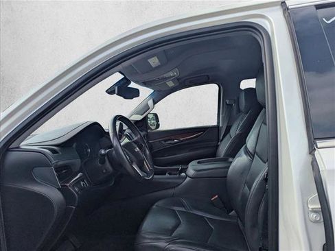 Used 2020 Cadillac Escalade 2WD image 13