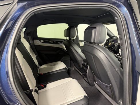 Certified 2025 Porsche Cayenne Coupe AWD/4WD image 17