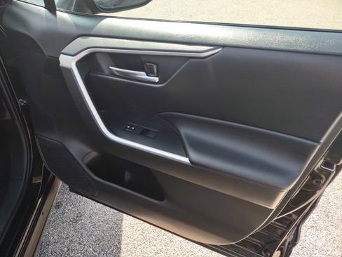 Used 2021 Toyota RAV4 XLE FWD image 21