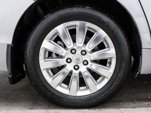 Used 2016 Toyota Sienna XLE Premium image 10