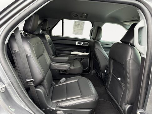 Certified 2022 Ford Explorer XLT w/ Equipment Group 202A image 18
