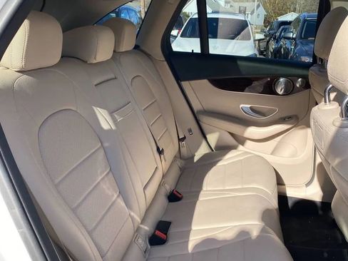 Used 2018 Mercedes-Benz GLC 300 4MATIC image 23