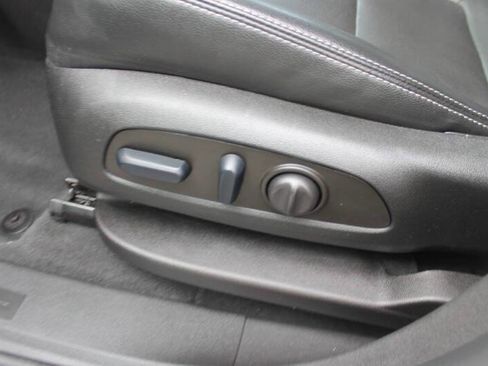 Used 2023 GMC Terrain SLT image 17