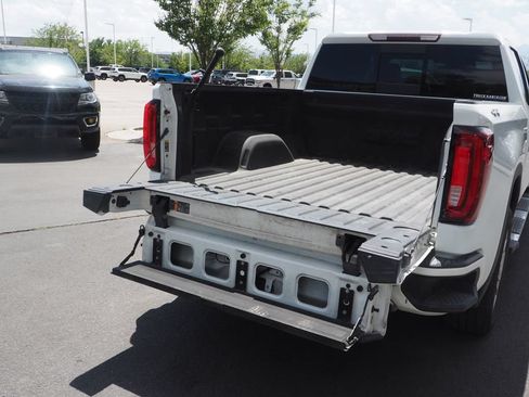 Used 2020 GMC Sierra 1500 SLT AWD/4WD image 18
