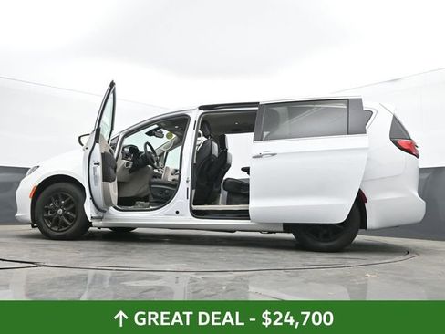 Used 2024 Chrysler Pacifica Touring-L FWD image 72