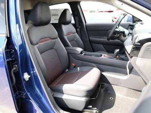 New 2025 Nissan Kicks SR image 27