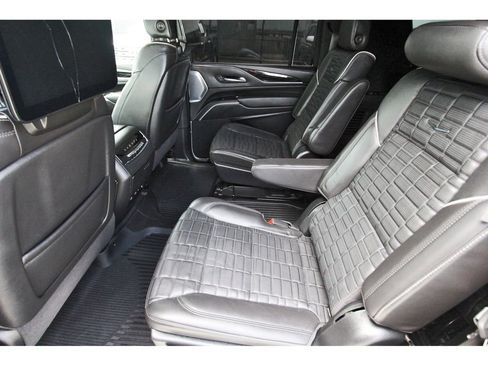 Certified 2024 Cadillac Escalade ESV V w/ Heavy-Duty Trailer Package AWD/4WD image 7