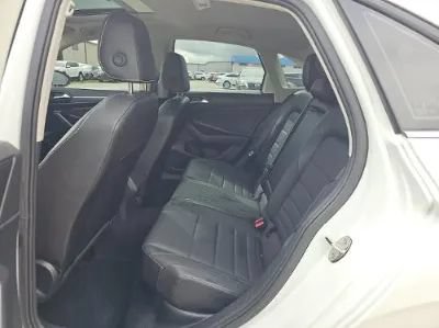 Used 2024 Volkswagen Jetta SE w/ Panoramic Sunroof Package FWD image 15