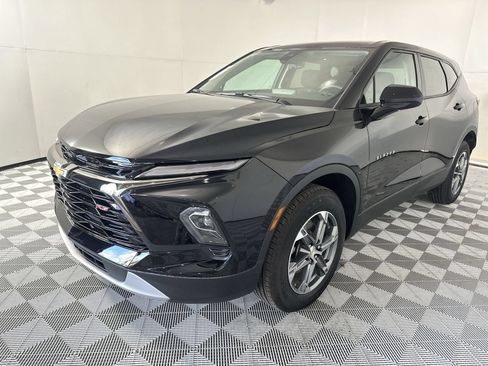 Used 2026 Chevrolet Blazer LT FWD image 4