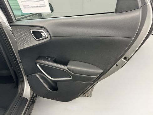 Used 2025 Kia Soul LX w/ LX Technology Package FWD image 30