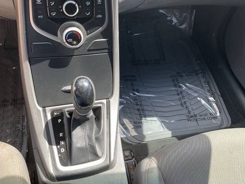 Used 2016 Hyundai Elantra SE FWD image 16