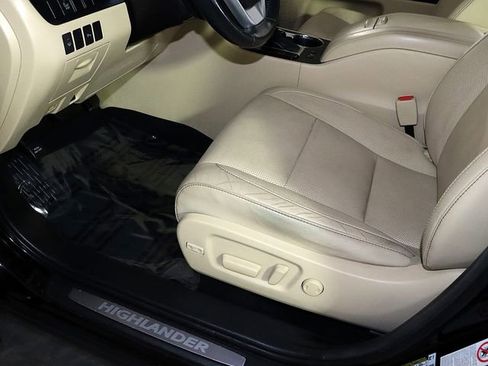 Used 2015 Toyota Highlander Limited image 27