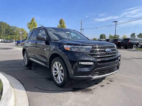Used 2023 Ford Explorer XLT w/ Equipment Group 202A AWD/4WD image 7