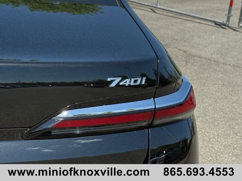 Used 2025 BMW 740i xDrive AWD/4WD image 36