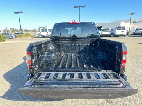 Used 2024 Nissan Frontier SV image 31
