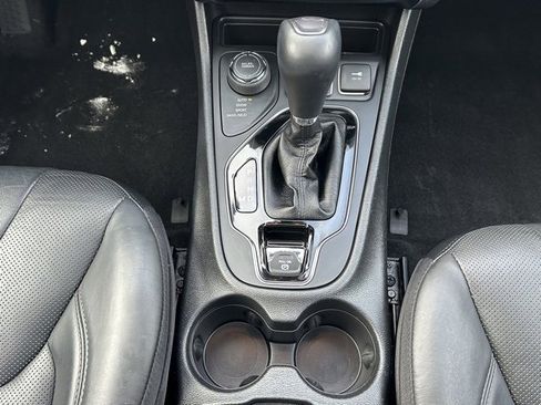 Used 2020 Jeep Cherokee Limited w/ Technology Group image 34