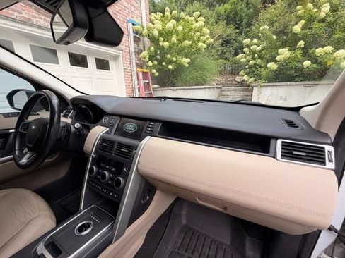 Used 2016 Land Rover Discovery Sport HSE AWD/4WD image 8