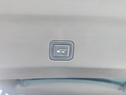 Used 2023 GMC Yukon SLT w/ SLT Premium Package AWD/4WD image 7