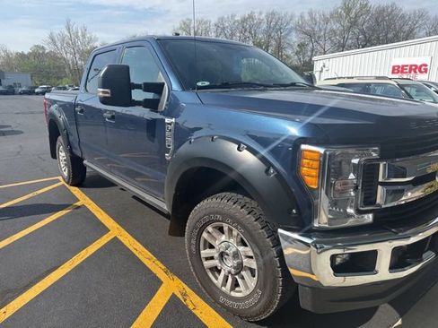 Used 2017 Ford F250 XLT w/ XLT Value Package image 3