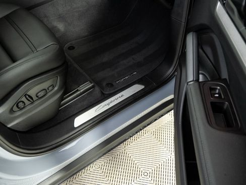 Certified 2025 Porsche Cayenne Coupe image 27