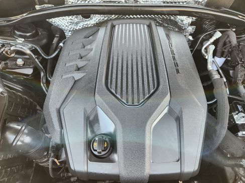 Used 2023 Porsche Macan AWD/4WD image 31