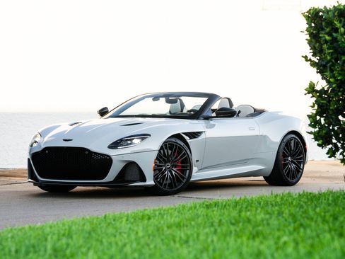 Used 2023 Aston Martin DBS Volante image 4